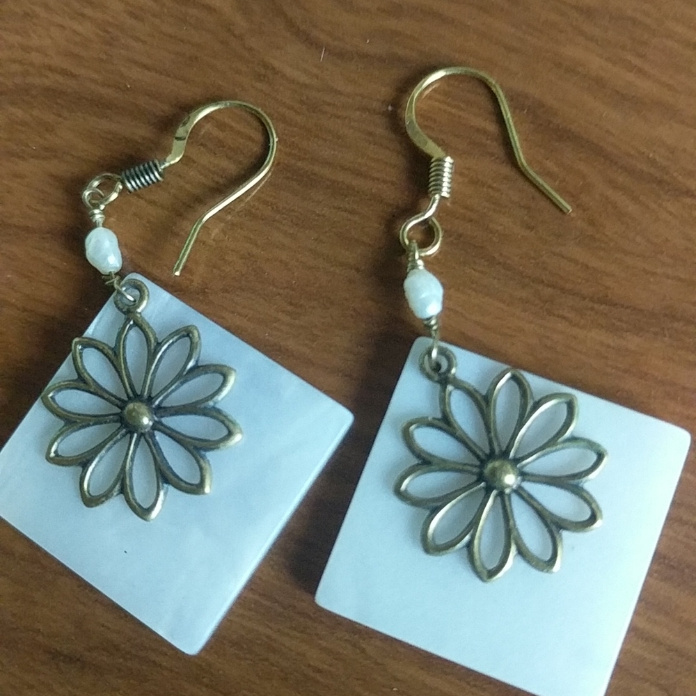 Shell Earrings - image 4